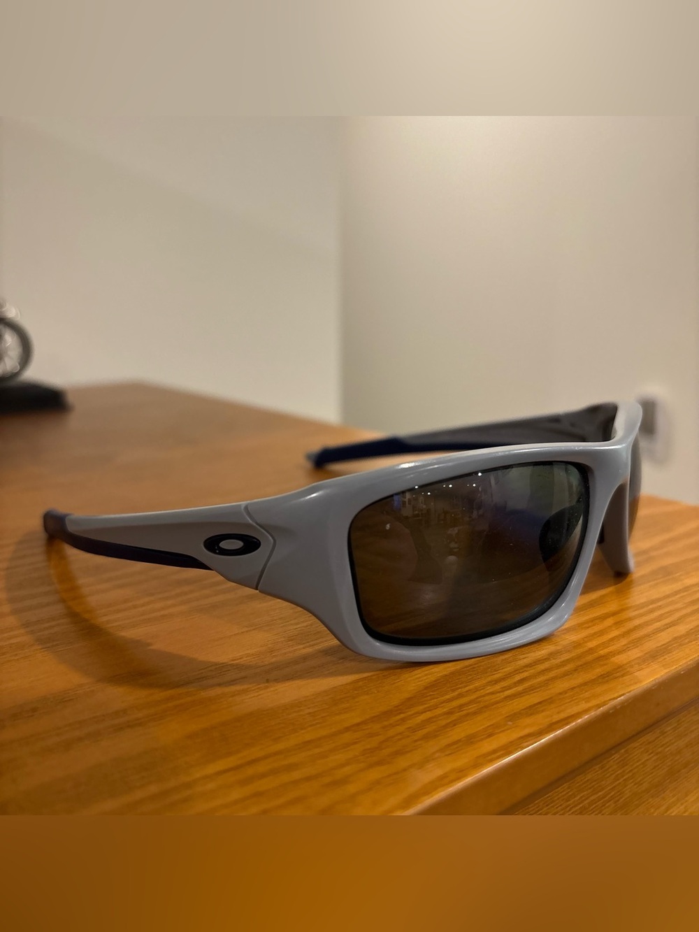 Oakley Sunglasses Polarized Valve Grey Blue Matte Fog Sport Wrap OO 9236 05